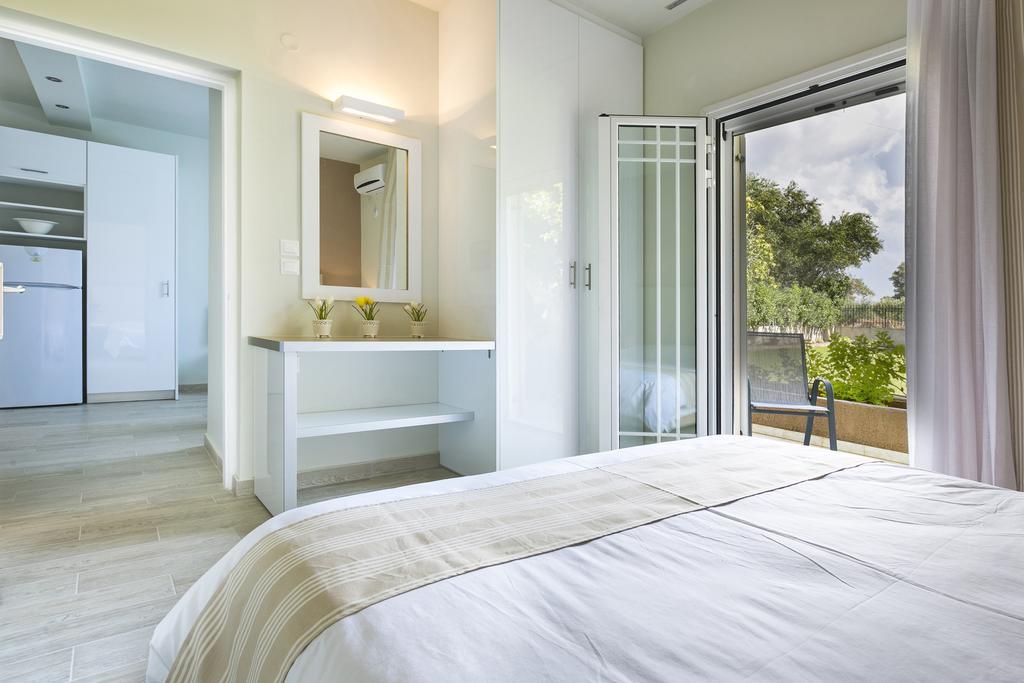 Olive Grove Studios & Apartments Σβορωνάτα Εξωτερικό φωτογραφία